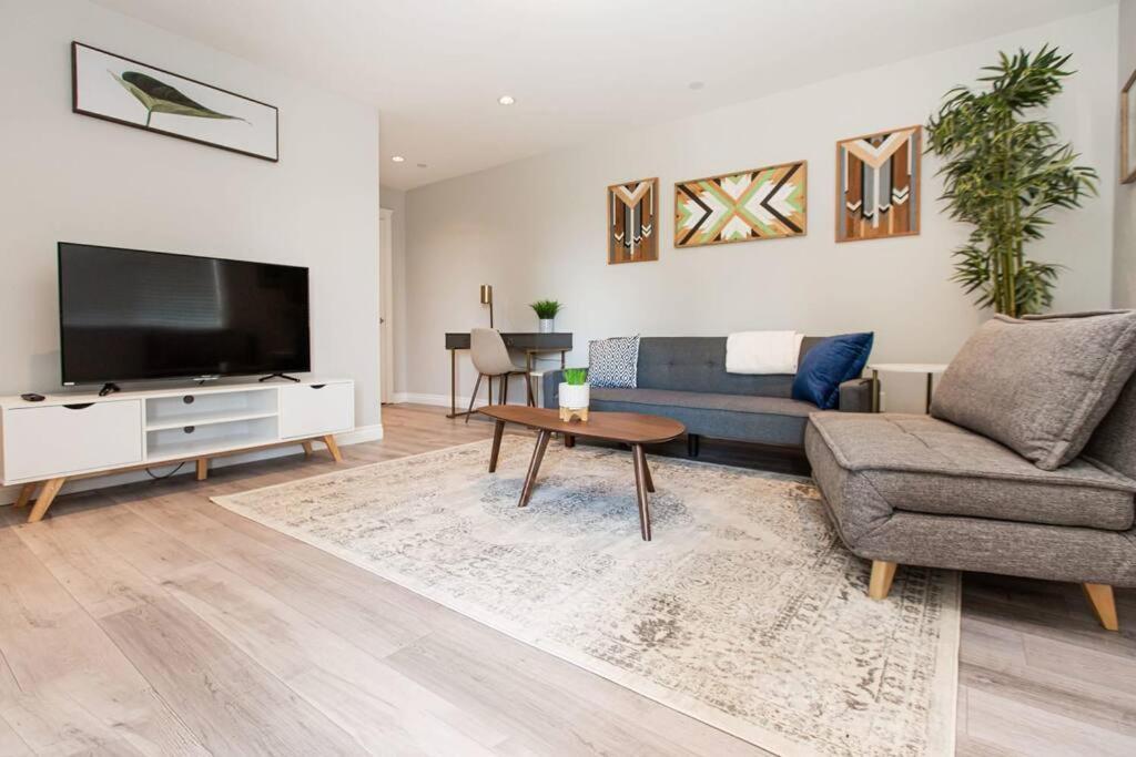 Beautiful & Cozy 1 Bedroom 1 Bath In The Westshore Victoria Dış mekan fotoğraf